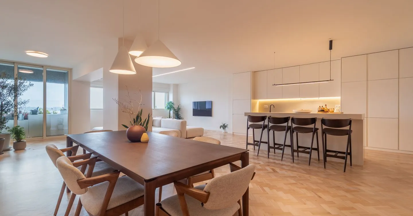 Apartamento T4 renovado no centro do Porto