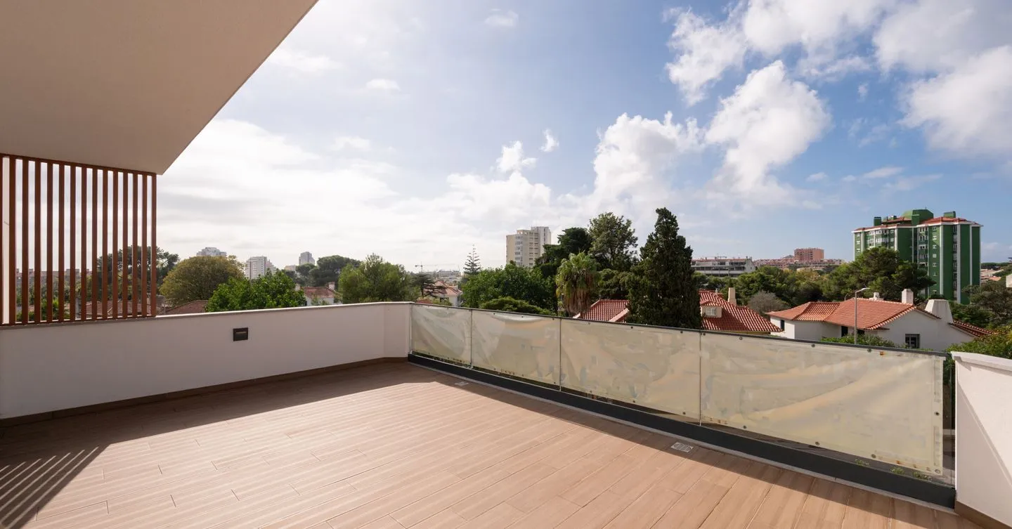 Penthouse T2+2 duplex, novo, em Cascais