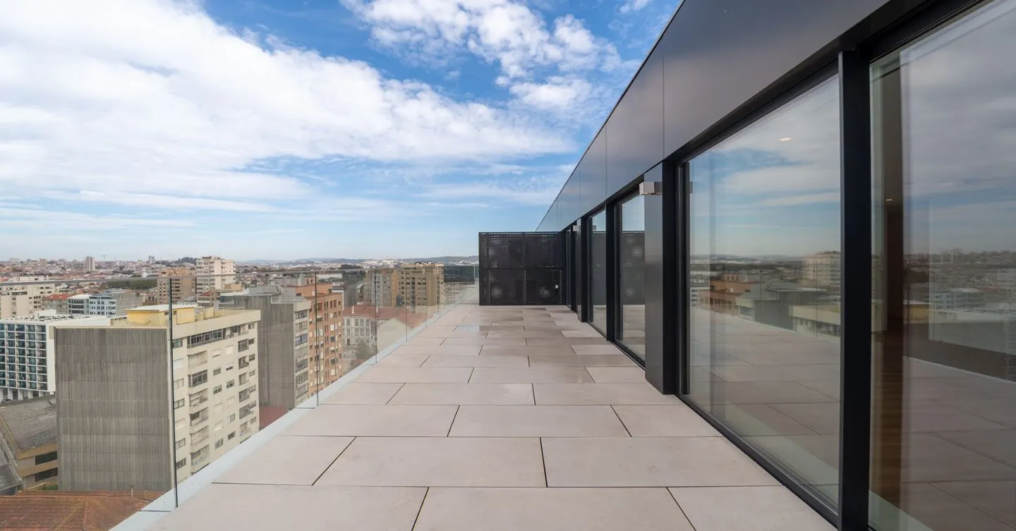 Apartamento T4 com terraço privativo e garagem, Vila Nova de Gaia