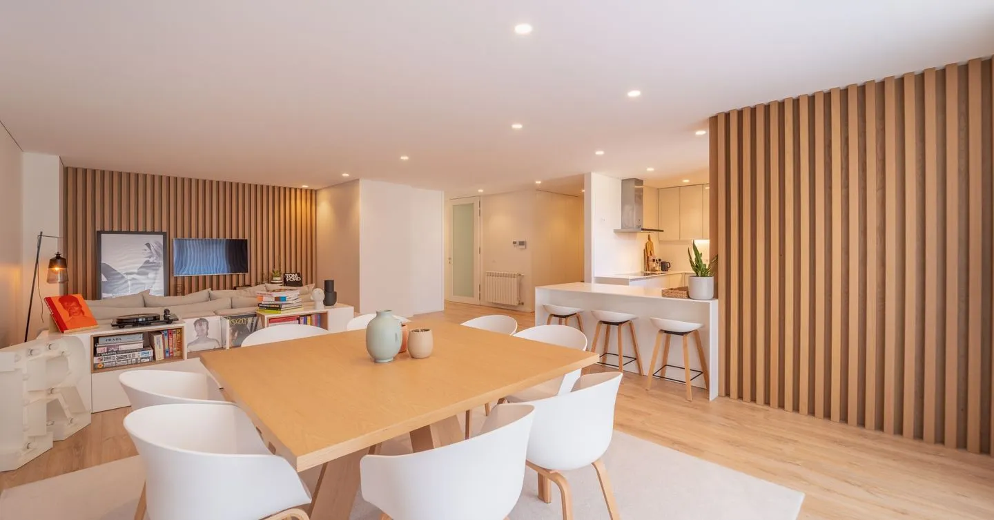 Apartamento T4 com varanda, em Matosinhos Sul