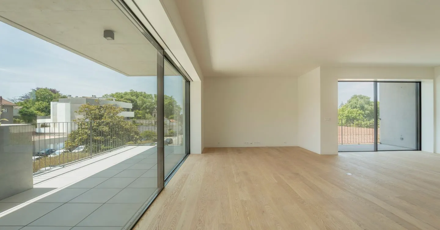 Apartamento T4 com áreas exteriores junto ao Parque da Cidade