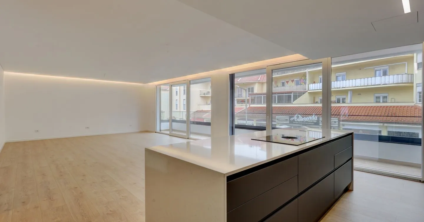 Apartamento T3 a estrear, perto da praia, na Parede