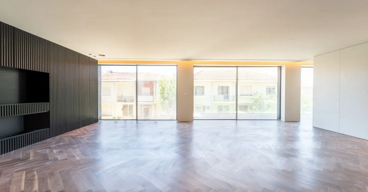 Apartamento T4 situado na Boavista, Porto