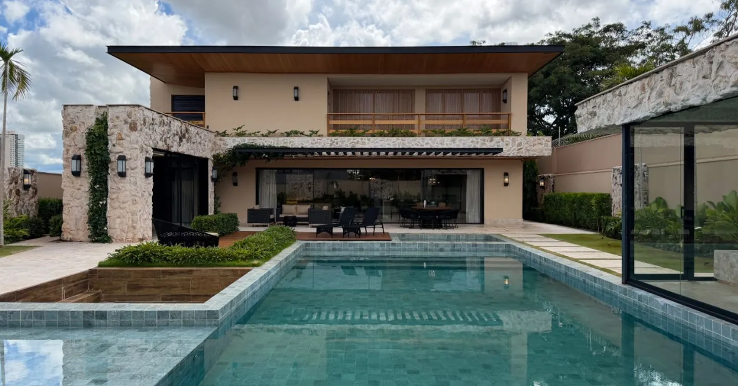 Casa em Condomínio com 4 quartos, Espaço Gourmet e Closet