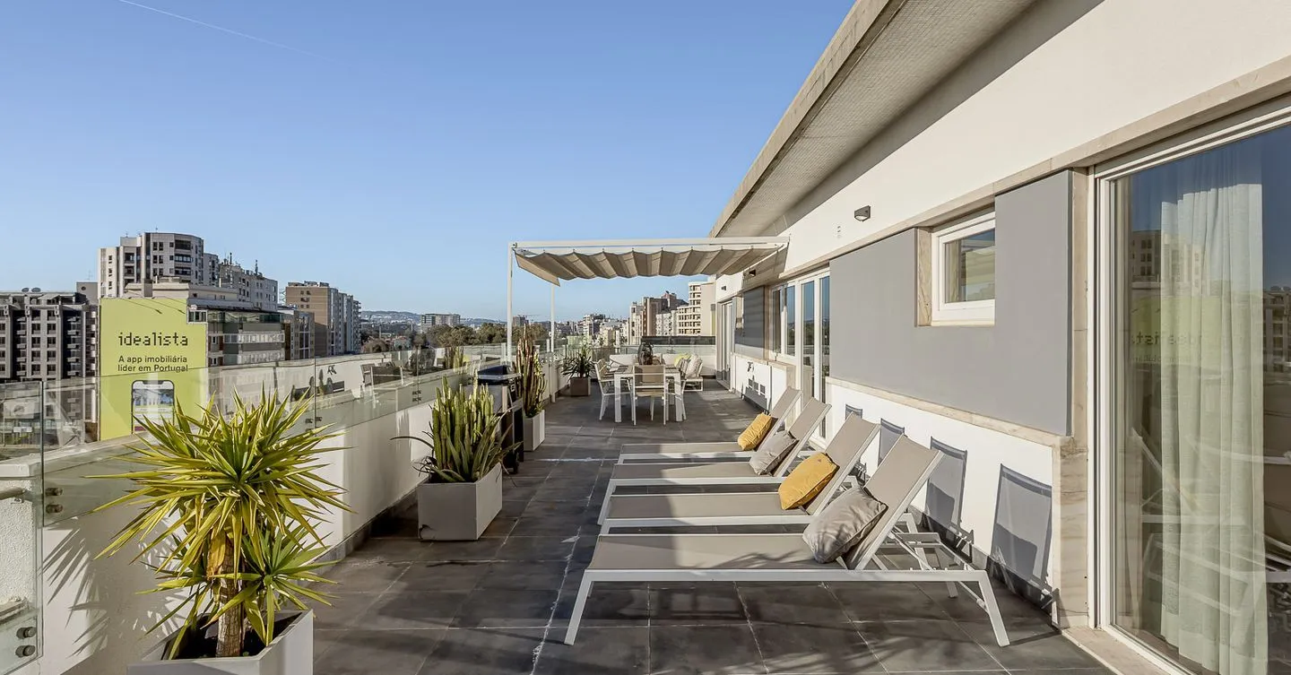 Penthouse T7 duplex em Lisboa com terraço e vista panorâmica