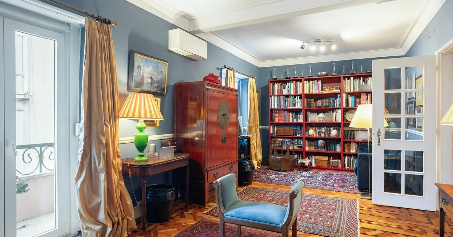 Apartamento T4 com garagem e elevador, na Estrela, Lisboa