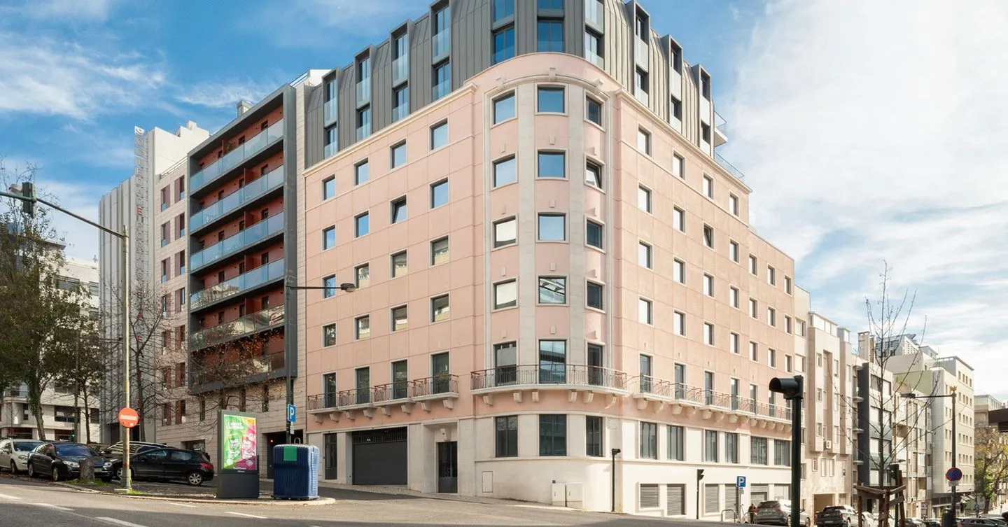 Apartamento T3 no Marques de Pombal com estacionamento