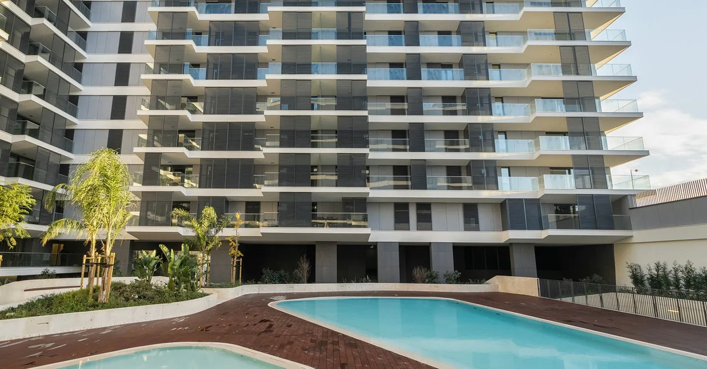 Apartamento T3 com varanda e estacionamento, na praça de Espanha, em Lisboa