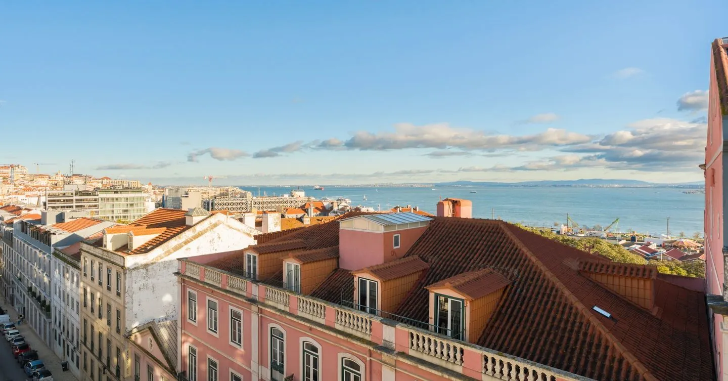 Apartamento T3 duplex com vista rio e garagem privativa, na Estrela, Lisboa