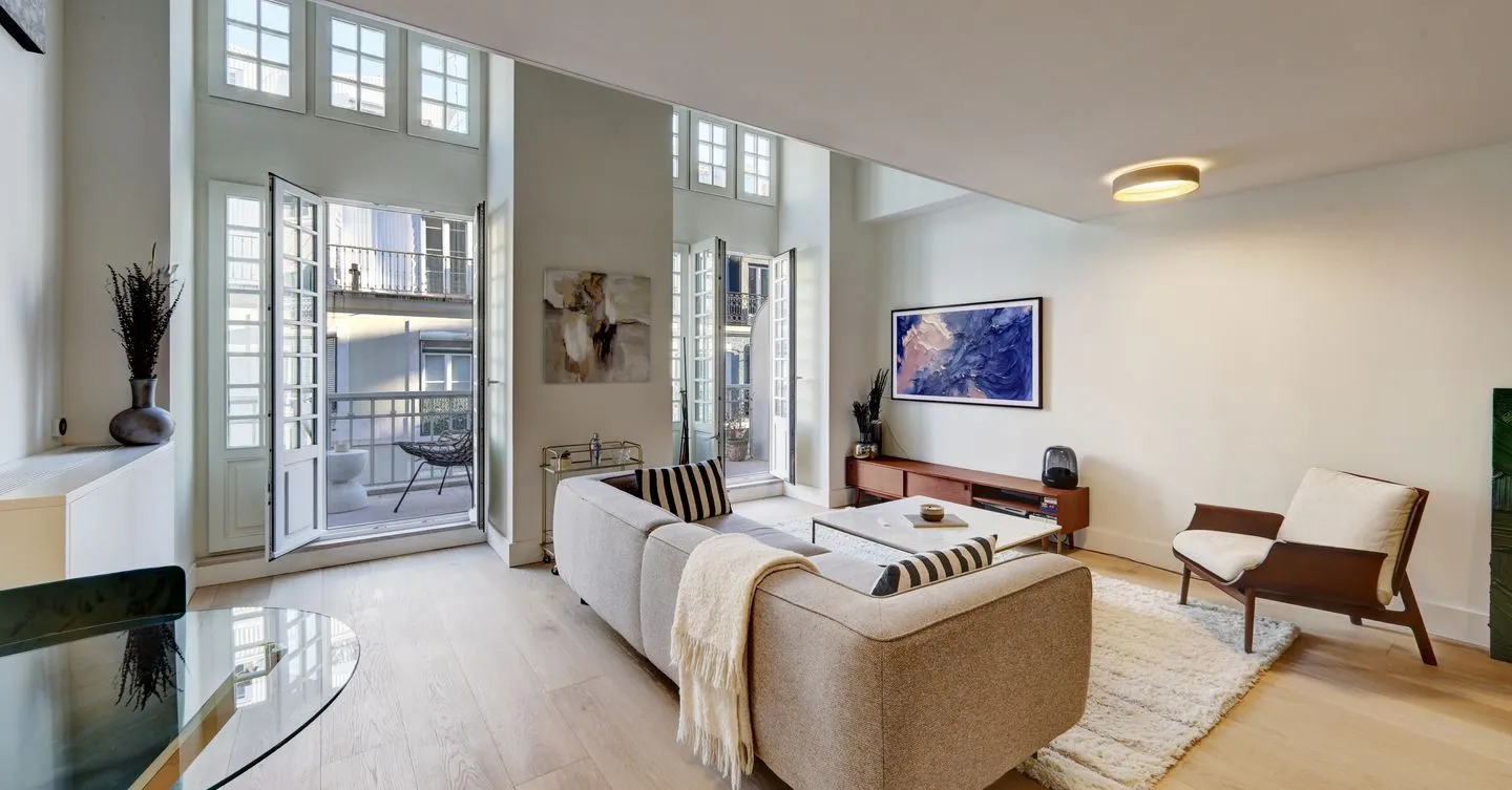 Apartamento T1+1 duplex com terraço e estacionamento, na Avenida da Liberdade