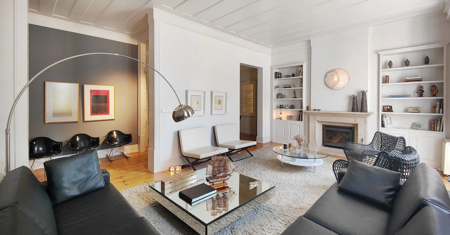 Apartamento T4, com estacionamento, no centro do Chiado, Lisboa