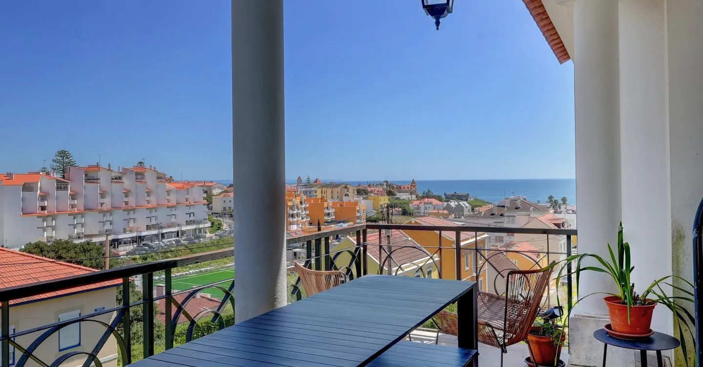 Apartamento T3 + 1 duplex com vista mar, no Estoril