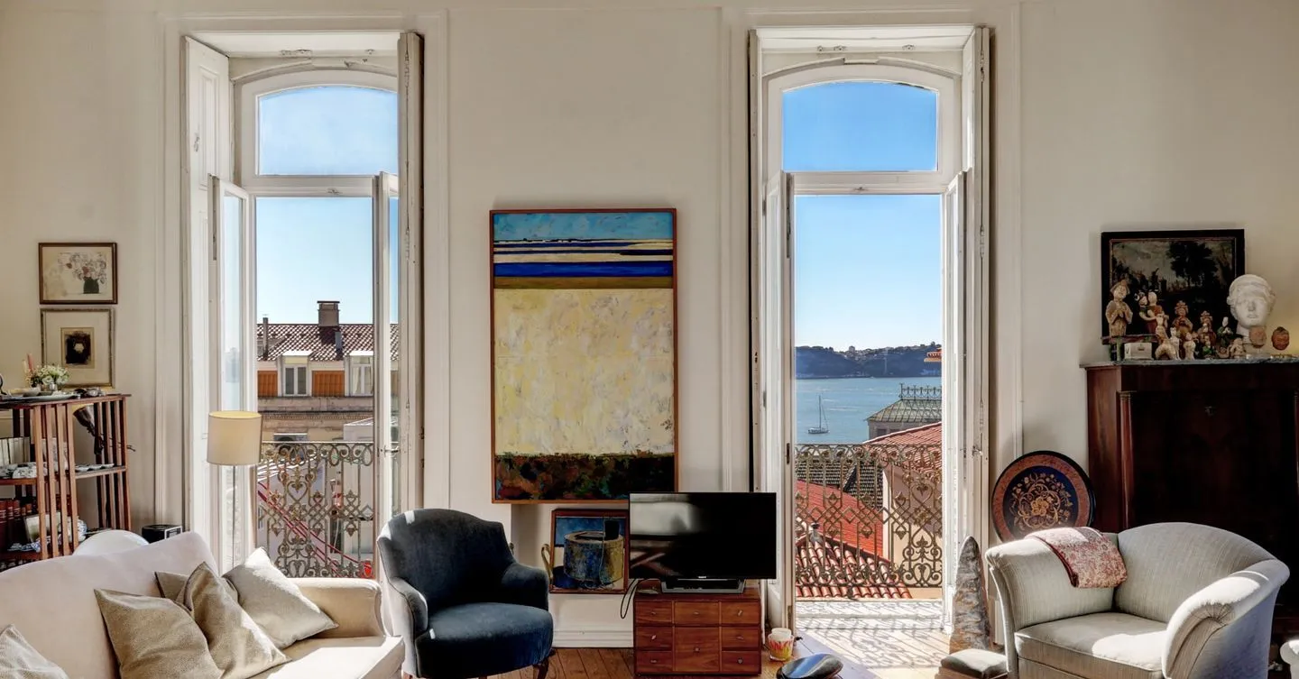 Apartamento T7+3 com vista rio, no coração do Chiado