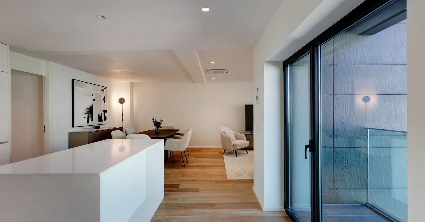 Apartamento T3 com varanda e estacionamento junto ao Parque Eduardo VII