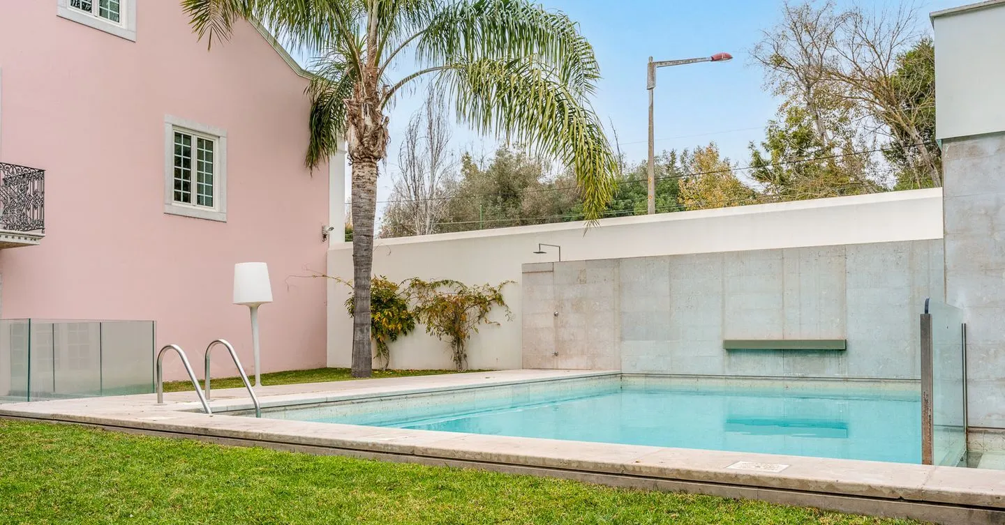 Apartamento T5 duplex em condomínio fechado em Belém