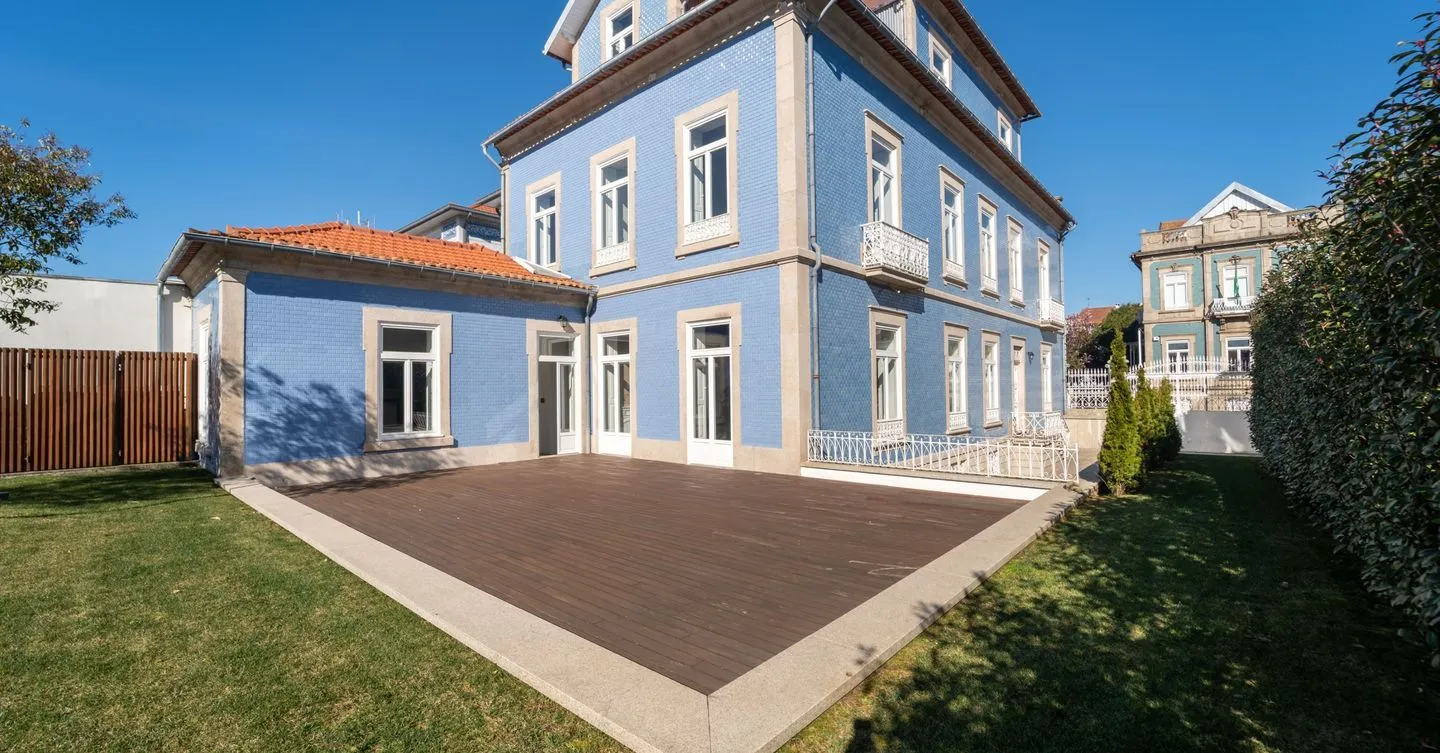 Fully Renovated Mansion in Porto Downtown