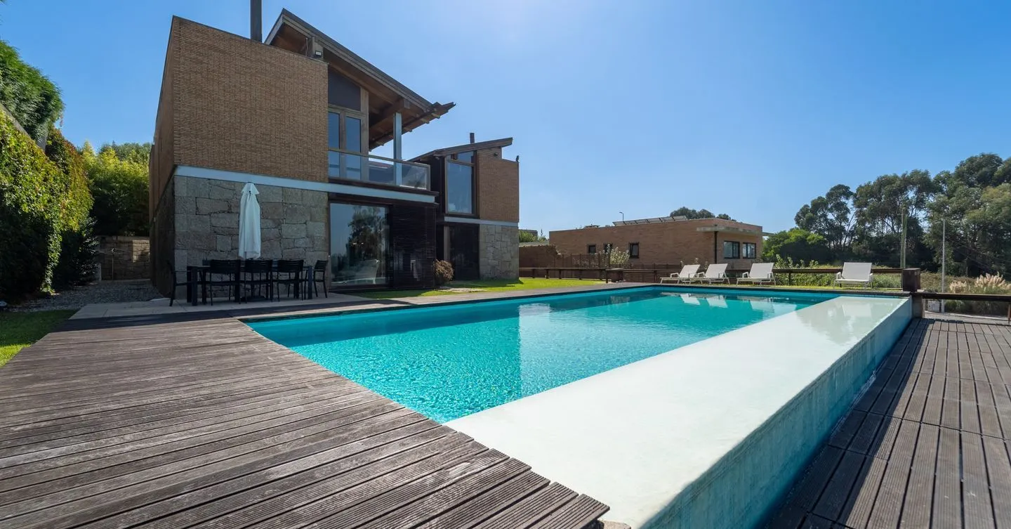 Moradia T6 com vista rio/mar piscina e jardim na Afurada