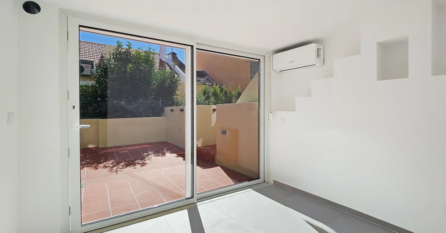 Prédio para venda com 2 apartamentos prontos a habitar, em Lisboa