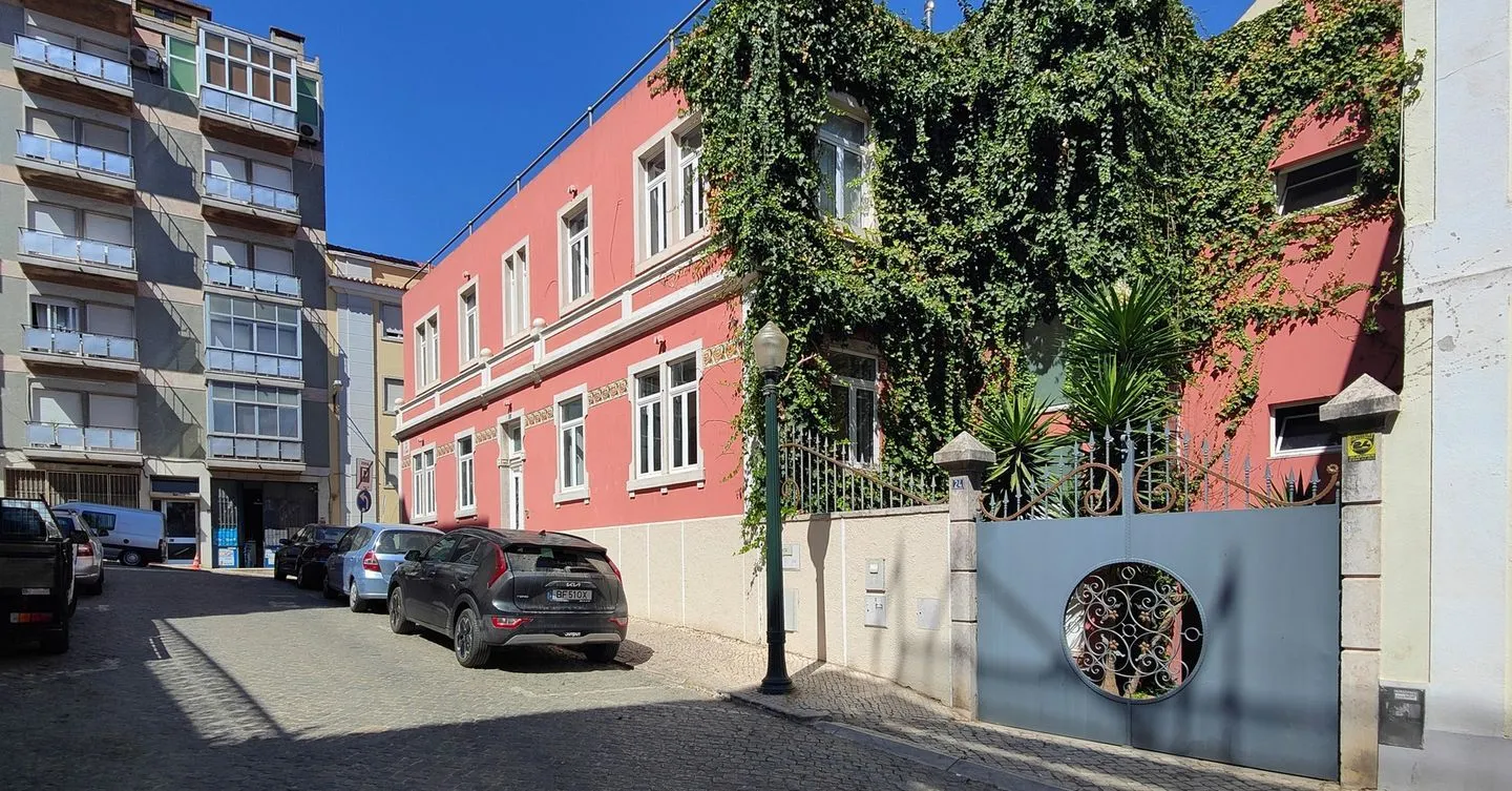 Villa T4 con piscina riscaldata e 2 posti auto ad Arroios