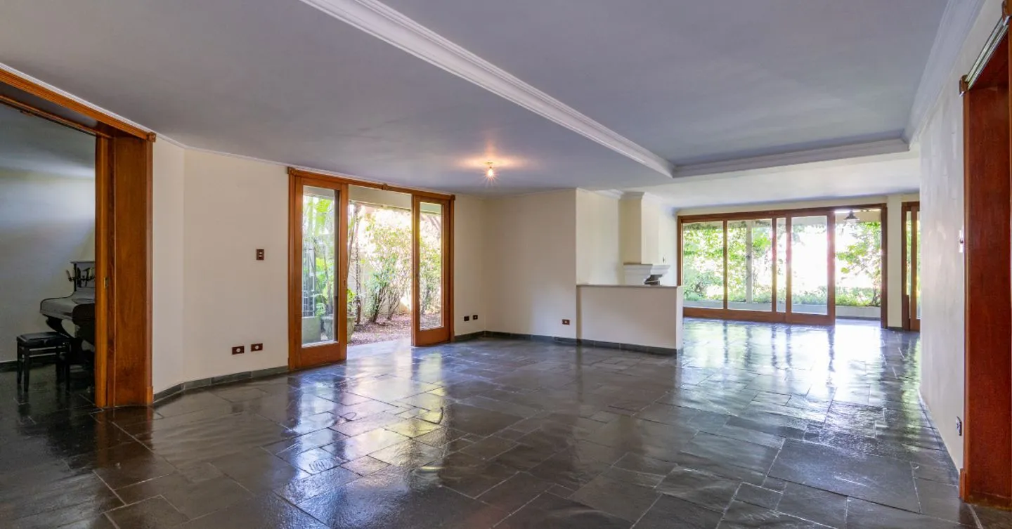 Moradia à venda em Jardim Leonor com 5 quartos, 3 suites, 352m²