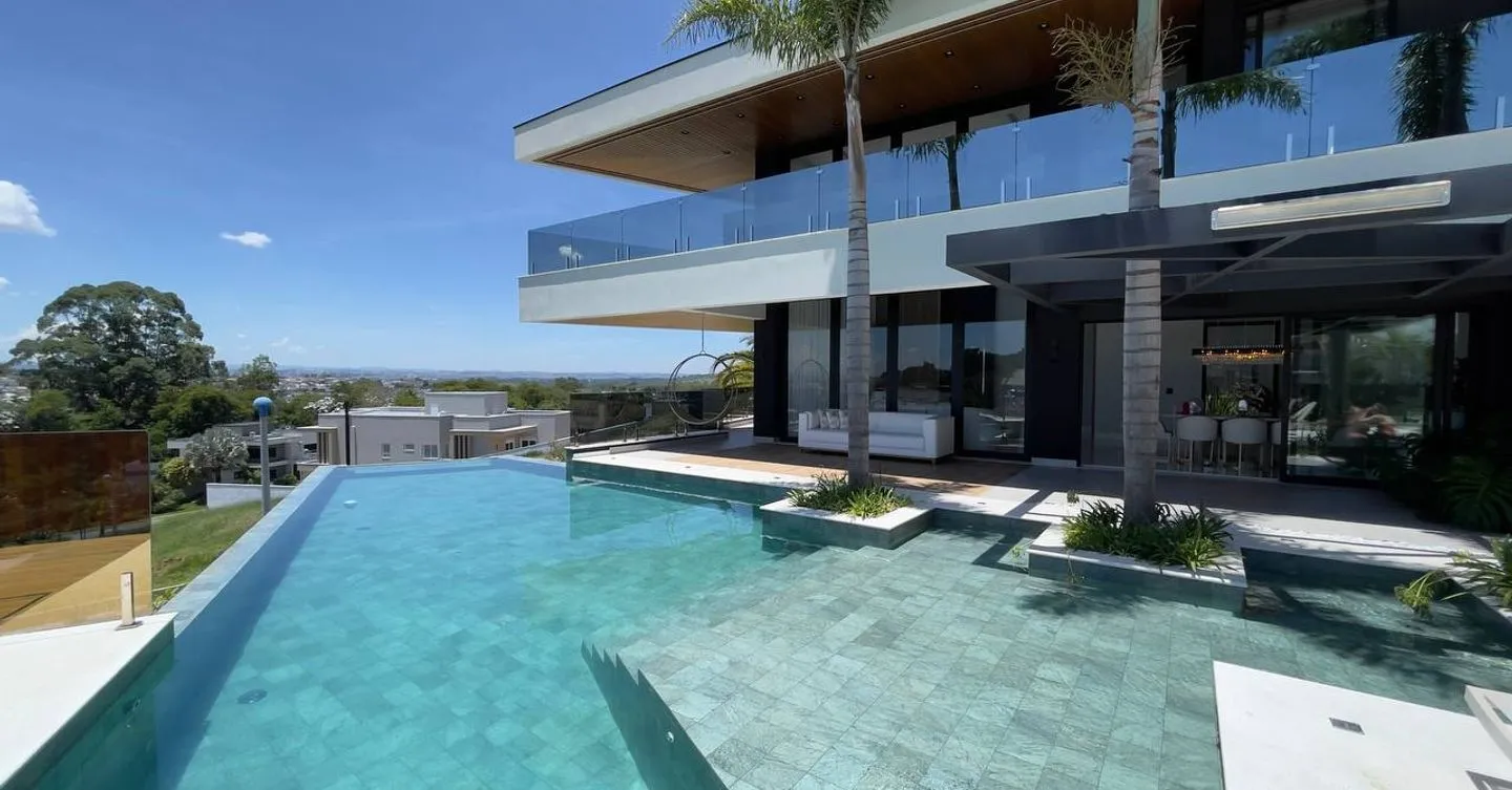 Sobrado com 4 quartos, Espaço Gourmet e Quintal