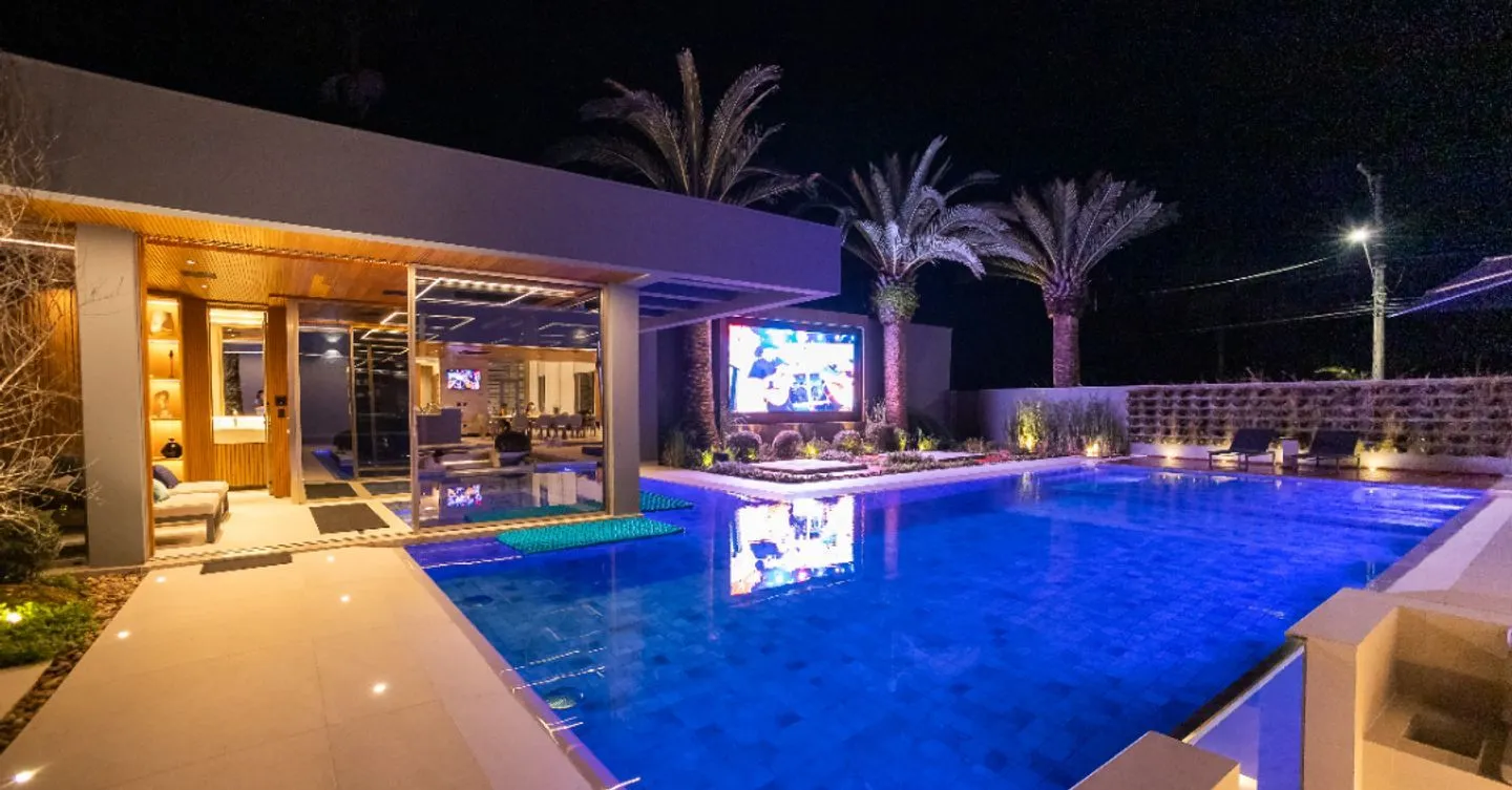 Casa em Condomínio com 6 quartos, Piscina Coletiva e Academia