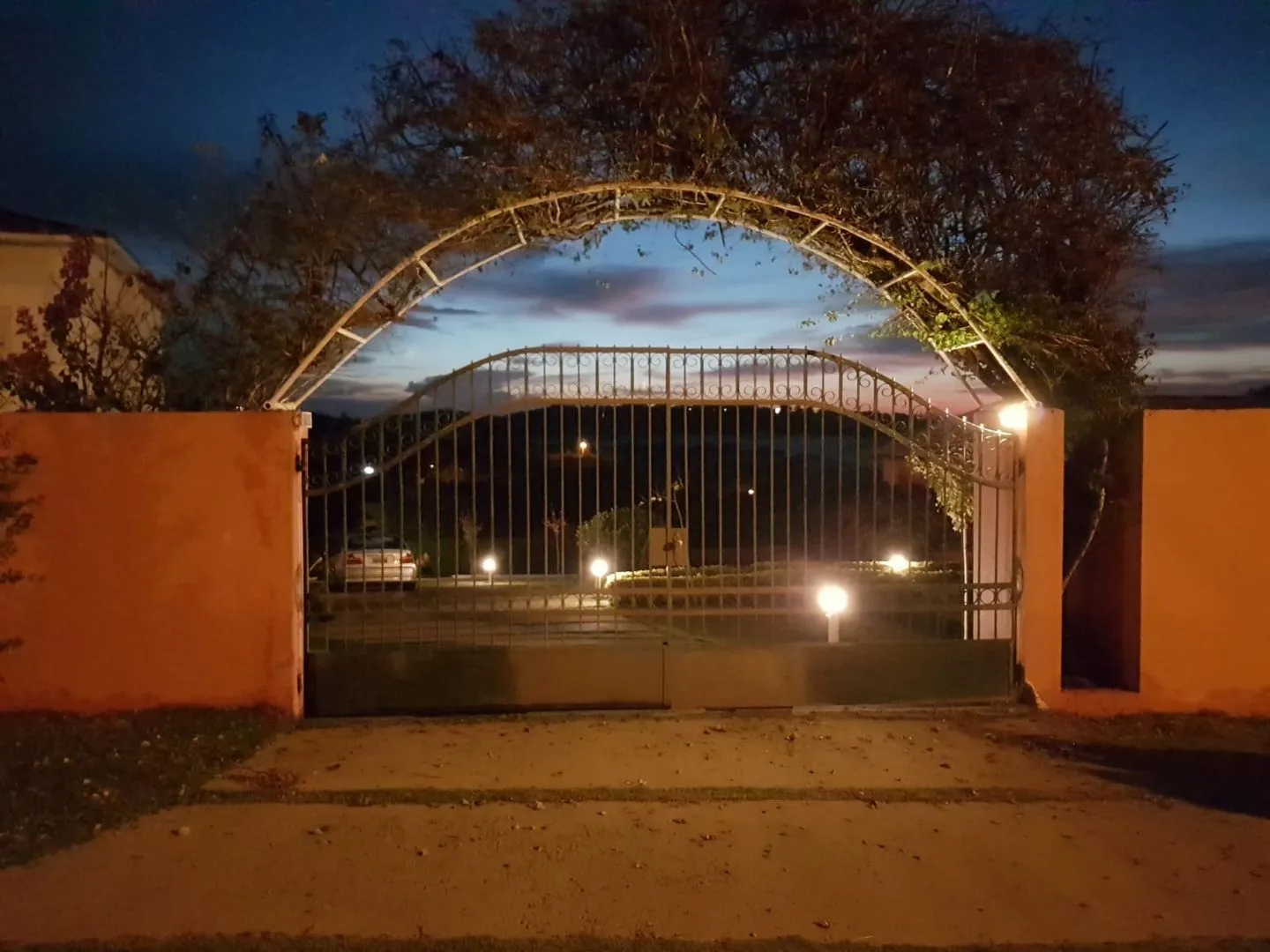 Chácara com 6 quartos, Churrasqueira e Quadra de Tênis