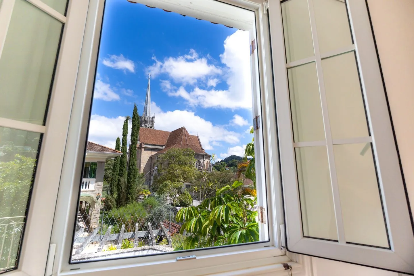 Casa com 2 quartos, 2 suites e Quintal