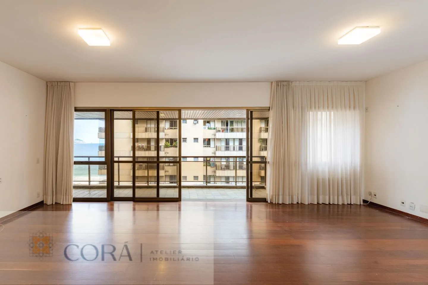 Apartamento em anda alto com brisa constante do mar em São Conrado