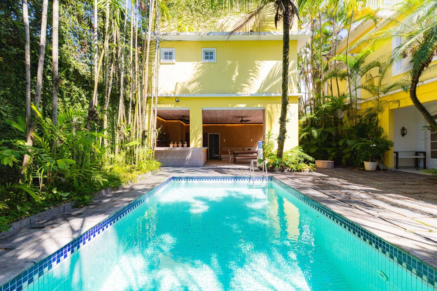 Casa com 4 quartos, 4 suites e Varanda Gourmet