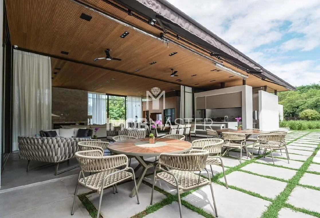 Casa de condomínio com 800 m², à venda no bairro Fazenda Boa Vista.