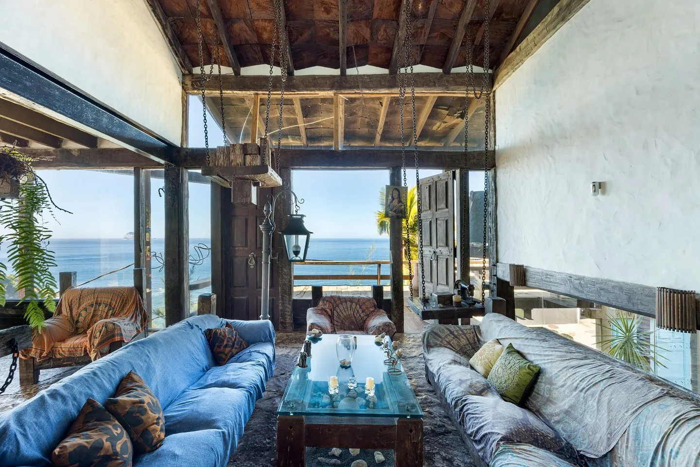 Casa em Condomínio com 7 quartos, Piscina Privada e Closet