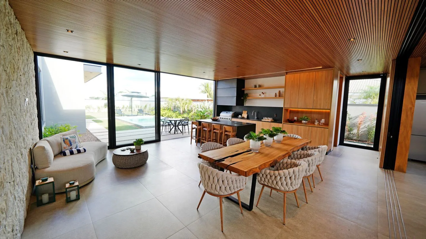 Casa com 4 quartos, Churrasqueira e Playground