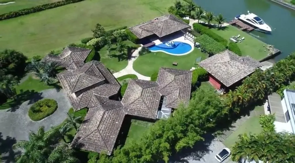 Casa com 5 quartos, Churrasqueira e Quintal