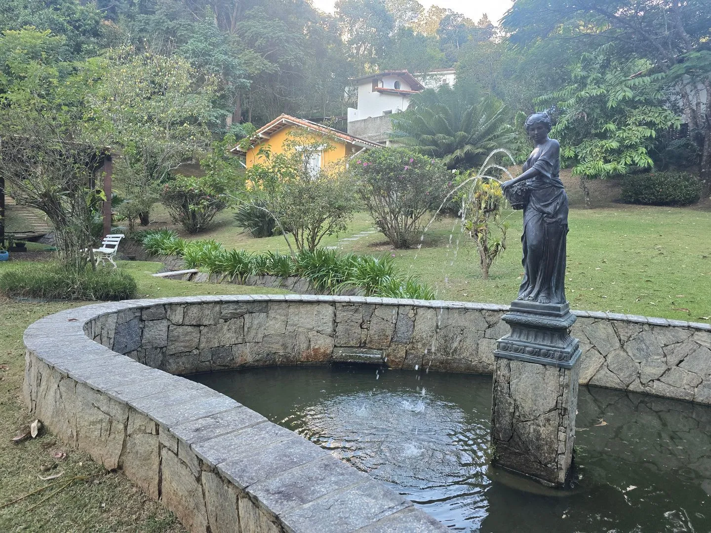 Chácara com 5 quartos, Churrasqueira e Quadra de Tênis